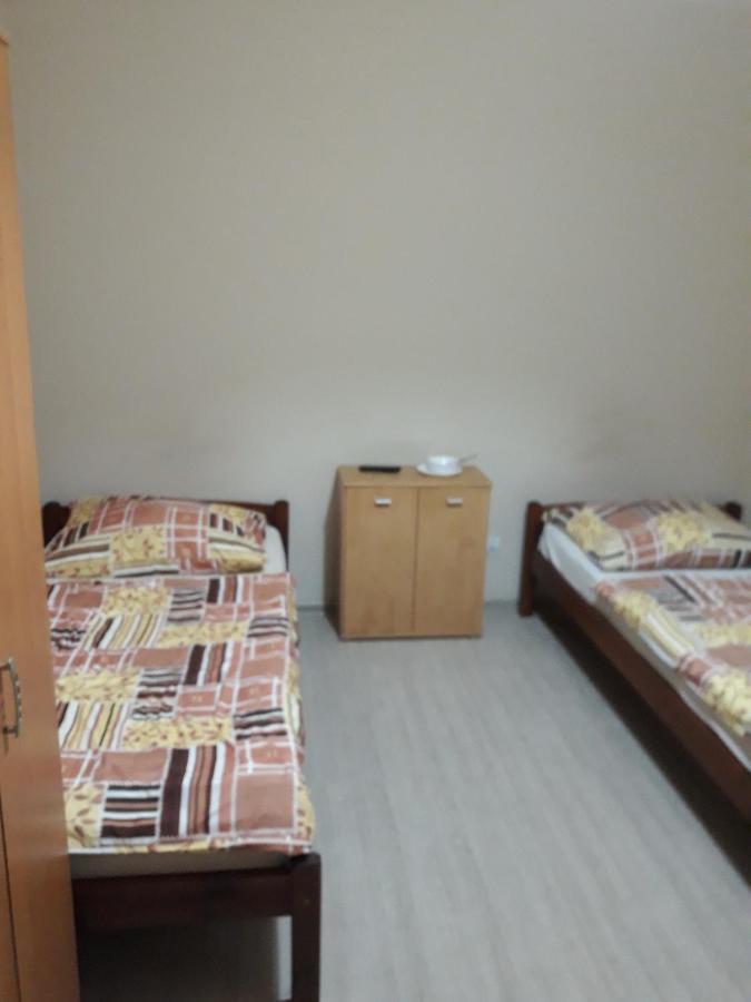 Noclegi Pod Kasztanami Marki  Exterior foto