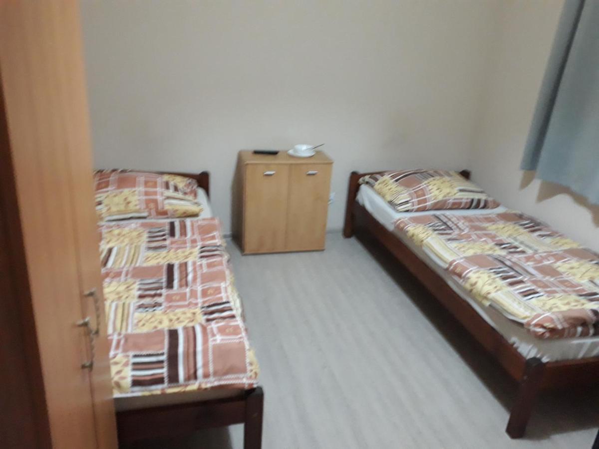 Noclegi Pod Kasztanami Marki  Exterior foto
